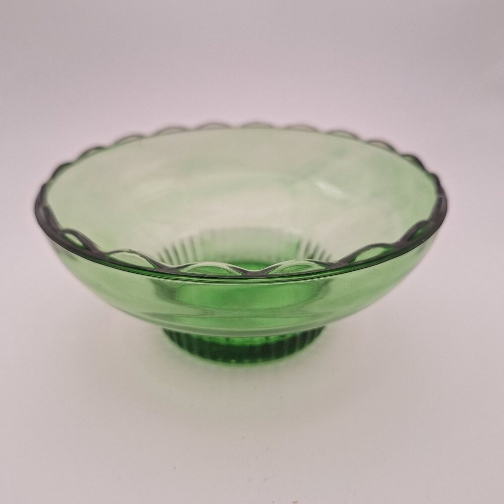 VINTAGE E O BRODY CO GREEN GLASS SCALLOPED PEDESTAL BOWL M2000 CLEVELAND USA